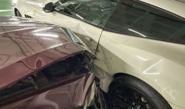 宝马吃瓜被撞,意外遭遇车祸，现场惊心动魄