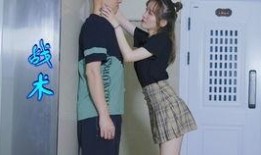 情侣吵架吃瓜亲嘴,甜蜜和解！