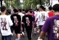 吃瓜店员,揭秘瓜果市场里的那些事儿