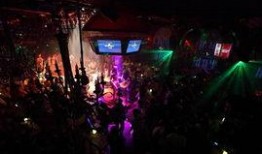 吃瓜泉州酒吧视频,吃瓜群众围观激情视频