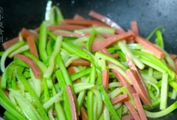 梦见吃瓜水分足,瓜果飘香，水分充足的奇幻之旅