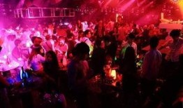 吃瓜泉州酒吧视频,吃瓜群众围观激情视频