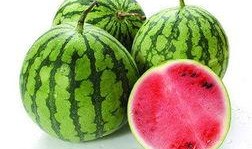 吃西瓜时也吃瓜种子好吗,吃西瓜时，瓜籽该不该吃？