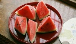 痛风患者吃瓜行吗,西瓜的适量享用之道