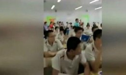 初中教室吃瓜,瓜香四溢的初中教室时光