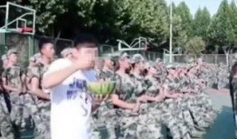 军训在线吃瓜,揭秘军营里的趣味瞬间