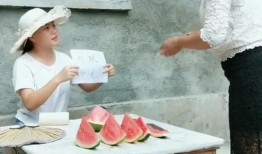 大妈卖瓜吃瓜搞笑,欢乐搞笑一箩筐