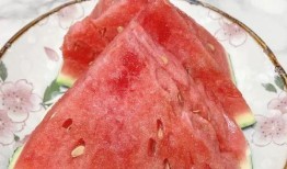 大妈吃瓜图片,揭秘街头热议瞬间