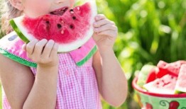 吃瓜小心肝,网络流行语背后的健康警示