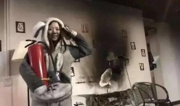 司机坐路边吃瓜视频,揭秘日常生活中的小确幸